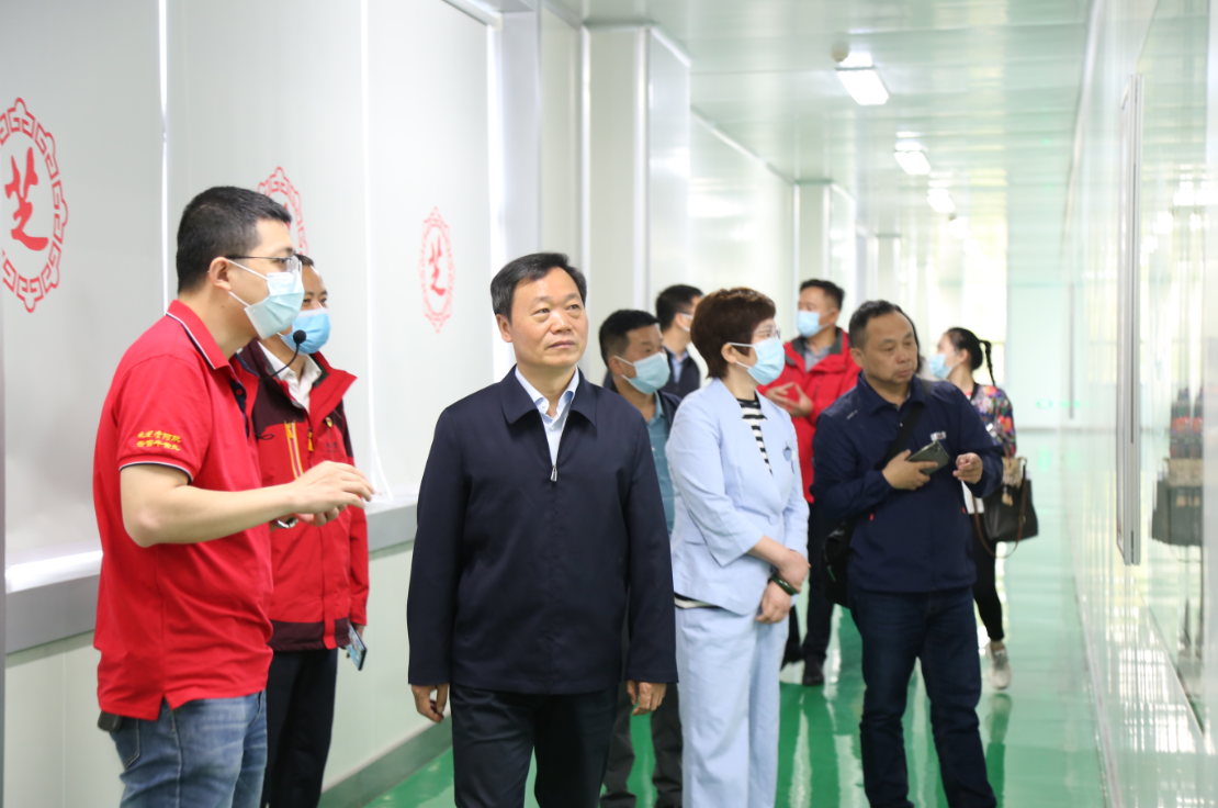 长沙市乡村振兴局副局长黄志强、长沙市工商业联合副主席会田桂元一行赴冰球突破880爆分视频开展“万企兴万村”调研