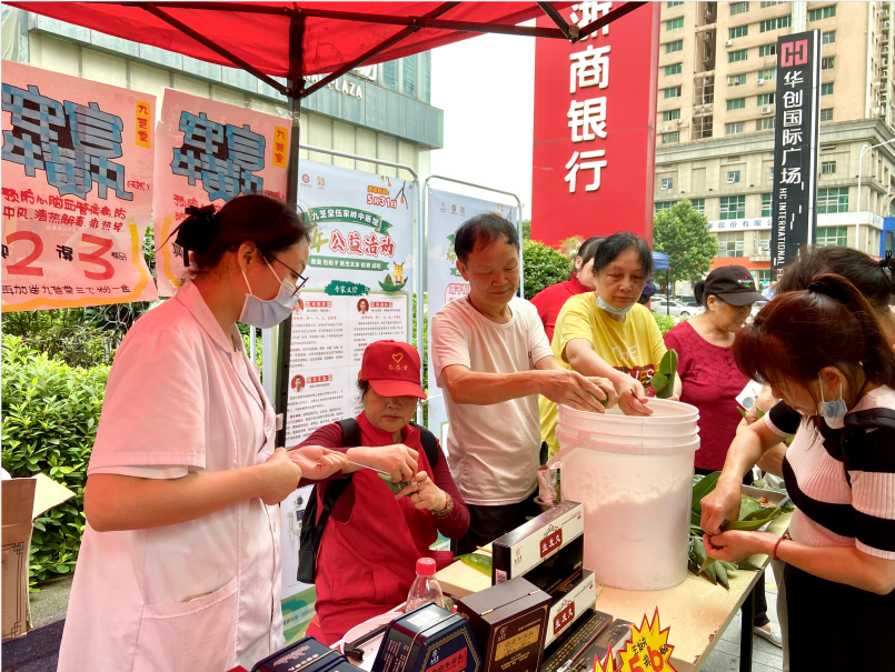 致敬最美志愿者 携手奋力强省会——冰球突破880爆分视频中医馆举行端午学雷锋志愿服务活动